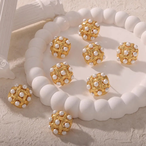 Shell Pearl Stud Earrings: White-bead stud earrings arranged with beaded dish